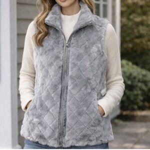 Carmen Marc Valvo Luxurious Fur Vest size XS perfect for layering Gray